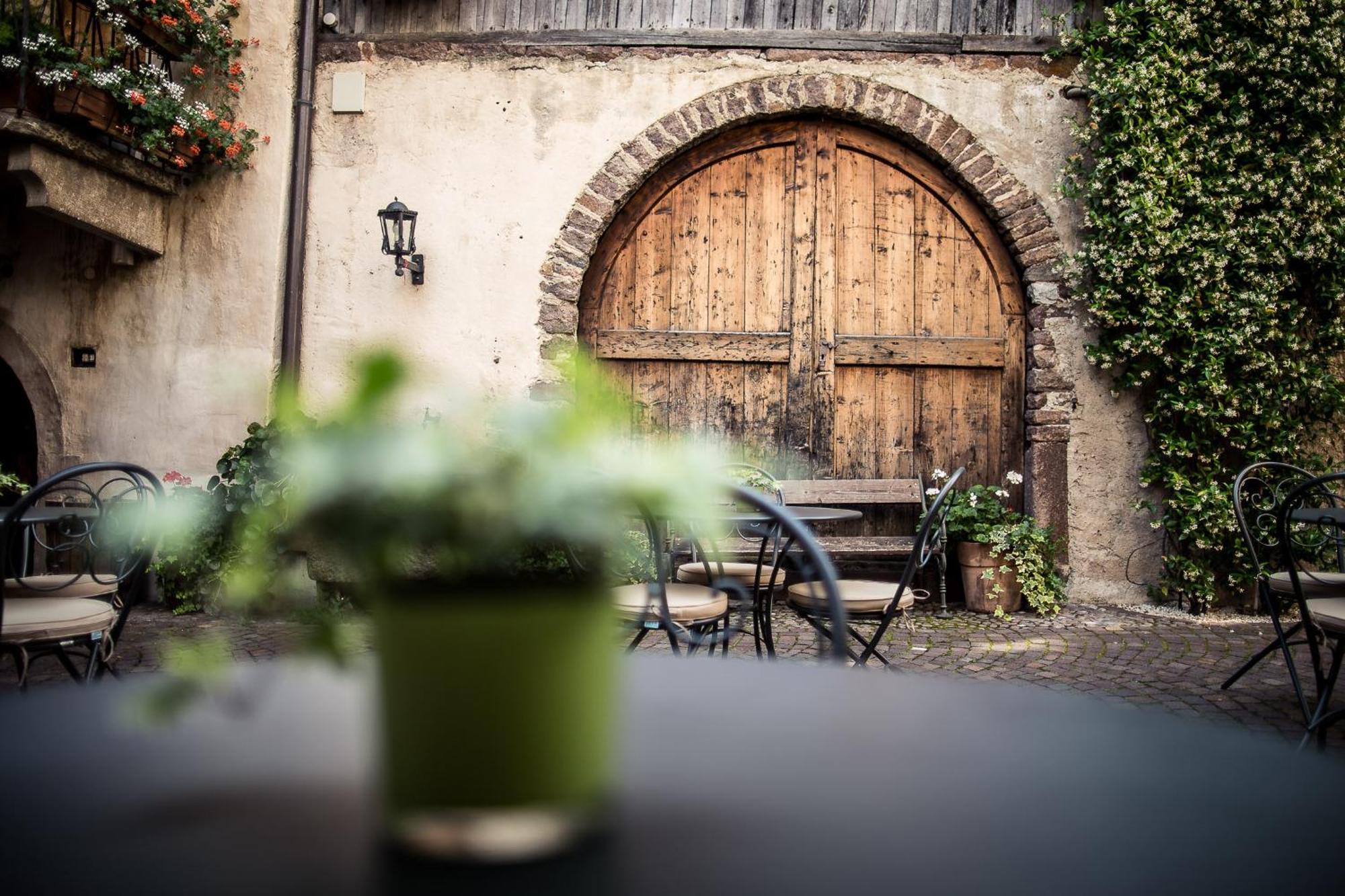 Romantik Hotel Jagdhof Caldaro Esterno foto