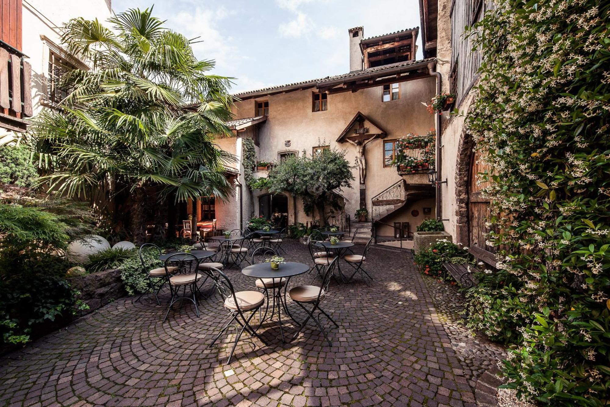 Romantik Hotel Jagdhof Caldaro Esterno foto
