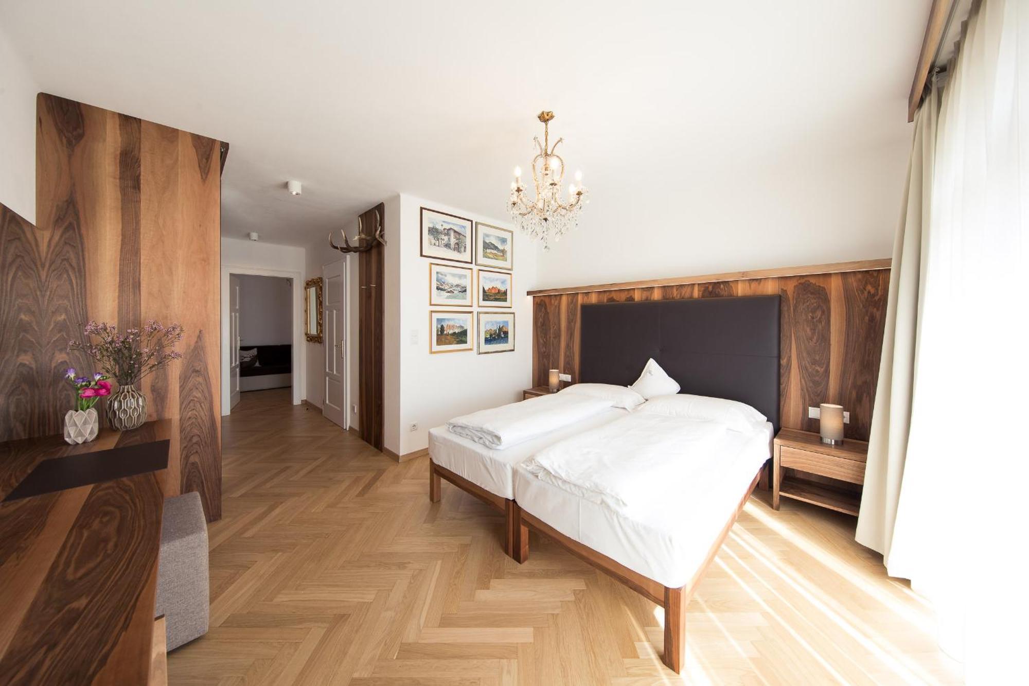Romantik Hotel Jagdhof Caldaro Esterno foto