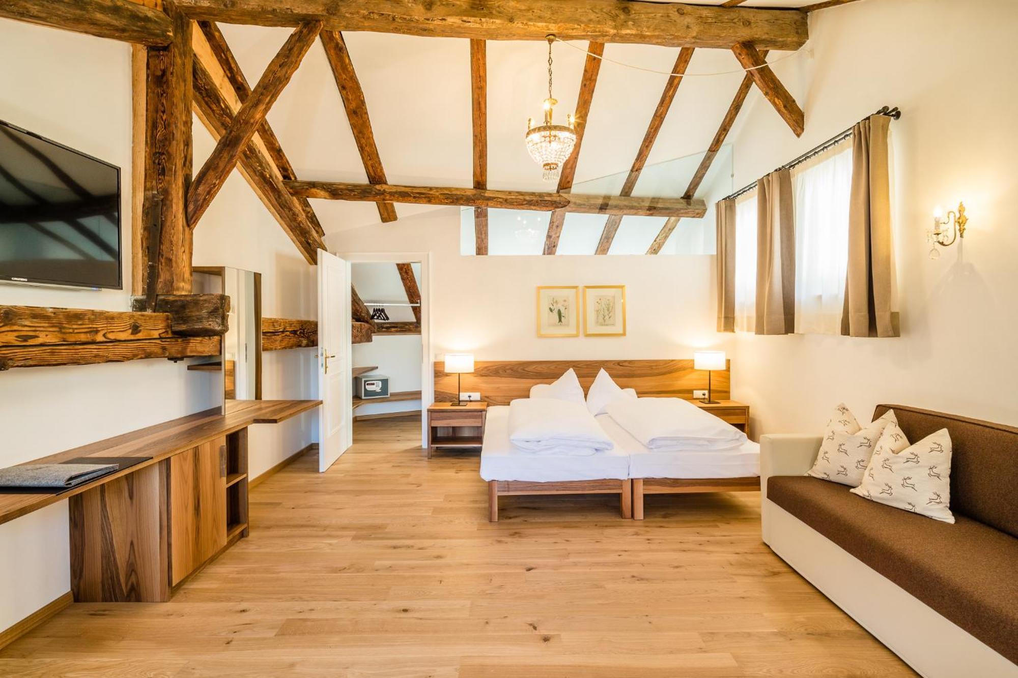 Romantik Hotel Jagdhof Caldaro Esterno foto