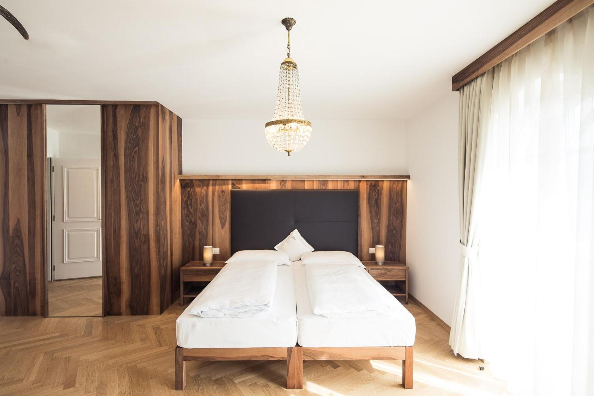 Romantik Hotel Jagdhof Caldaro Esterno foto